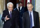 Mattarella dà l'incarico a Cottarelli: 'Senza fiducia elezioni dopo agosto'