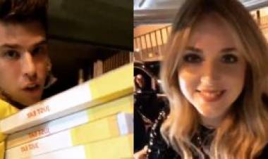 Fedez, J-Ax e Chiara Ferragni consegnano 80 pizze ai fan davanti a San Siro