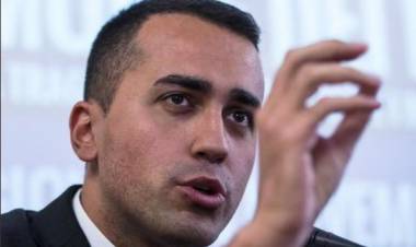 Aquarius, Di Maio: "Macron? Proprio loro parlano..."