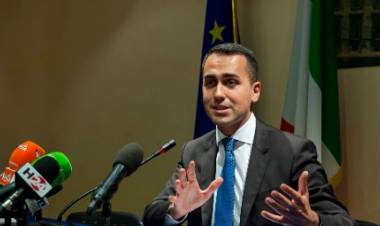 Di Maio: mai più a rimorchio di Bruxelles. L'austerity deve finire. Prima le persone, poi gli indici