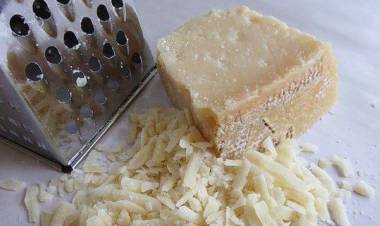 Ecco cosa contiene il Parmigiano Reggiano contraffatto