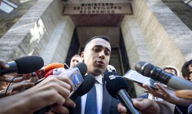 Ilva, Di Maio avvia il procedimento per valutare l’annullamento della gara 
