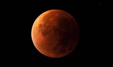 L’eclissi lunare totale più lunga del secolo