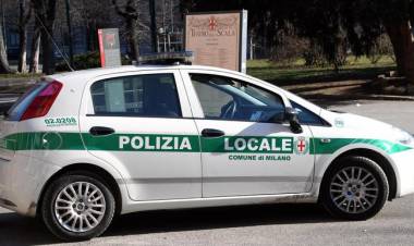 Fa retromarcia e uccide un uomo: poi manda a costituirsi un altro al suo posto