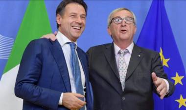 Manovra, la giravolta di Moscovici e Juncker: ‘Clima cambiato, no guerra con l’Italia’