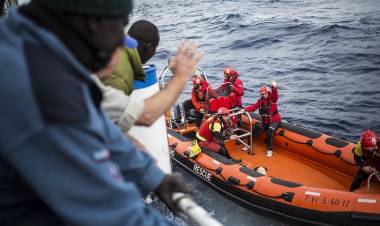 Manovra, nuova stretta sui migranti: via il fondo per l’assistenza sanitaria