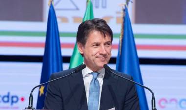 Governo, il premier Conte assicura: la mia poltrona è tarata per cinque anni