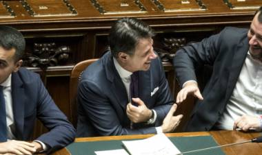 Manovra, trovata l’intesa a Palazzo Chigi: “Ecotassa per auto di lusso e Suv. Bonus per ibride. Ok a taglio pensioni d’oro”