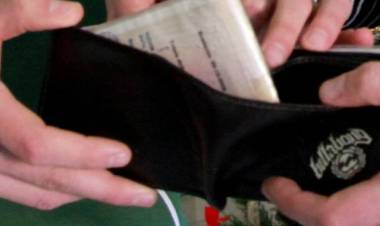 Monza, trova portafogli con 35mila euro e lo restituisce