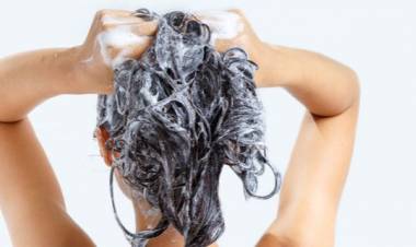 6 trucchetti per lavare i capelli meno spesso