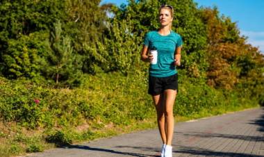 Camminare per dimagrire: la passeggiata diventa un fitness