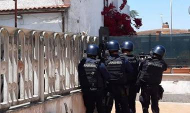 Sparatoria ad Ardea, morti un anziano e due fratellini. Uomo barricato in casa si è suicidato