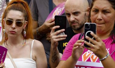 Maternità surrogata "È un reato universale" Primo sì alla Camera