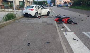 Moto contro auto, tragedia sulla Valsugana: morto un 36enne trevigiano