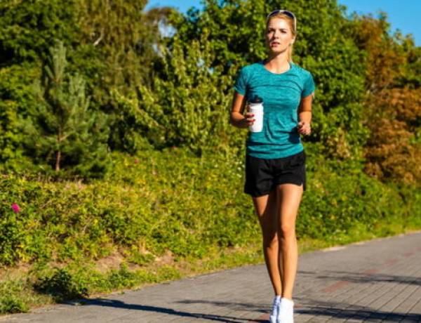 Camminare per dimagrire: la passeggiata diventa un fitness