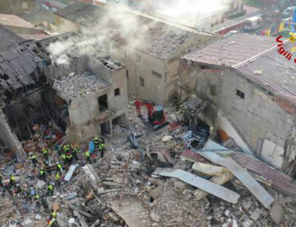 Esplode tubo del metanodotto e crollano 7 palazzine a Ravanusa: tre morti accertati, si continua a scavare tra le macerie