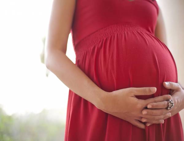 Nascite in Italia al minimo storico nel 2022, una famiglia su 4 a rischio povertà