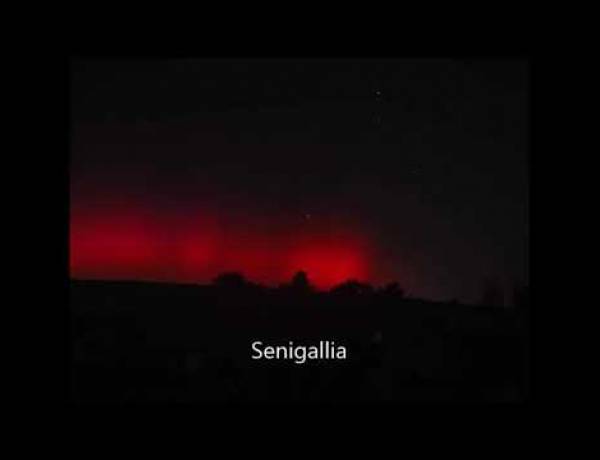Ecco l'inconsueta aurora boreale avvistata in quasi tutta Italia...