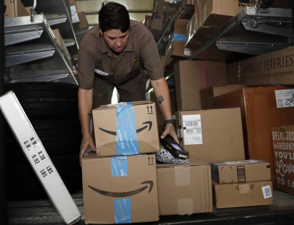 Il governo ha gestito male la questione della tassa sui pacchi....