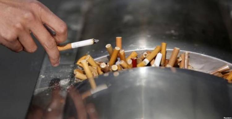Vita dura per i fumatori con i nuovi divieti