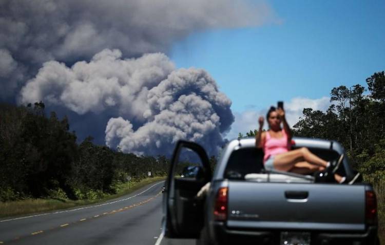 Vulcano Kilauea non si placa, nube tossica minaccia le Hawaii.