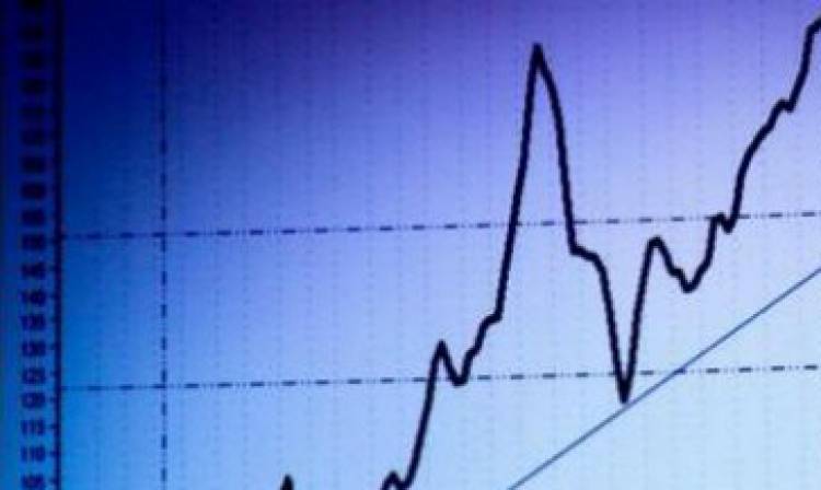 Italia ancora sotto pressione: lo spread sfonda quota 320, poi ripiega