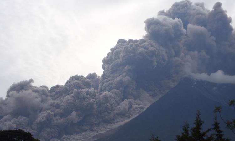 Guatemala, Vulcano del Fuego: cenere e morte