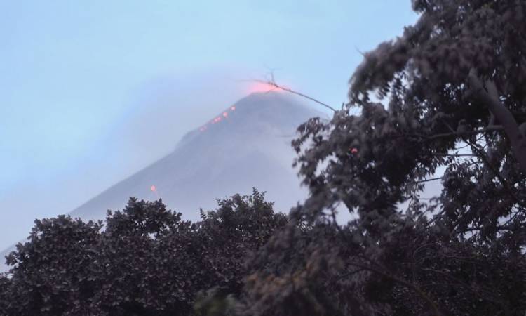 Guatemala, Vulcano del Fuego: cenere e morte