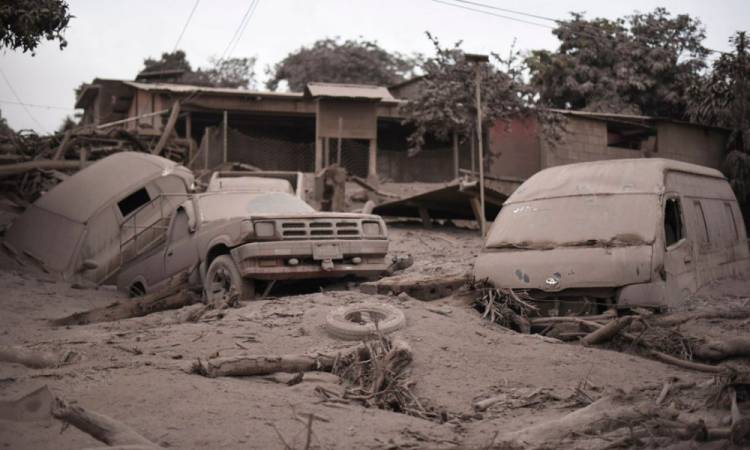Guatemala, Vulcano del Fuego: cenere e morte