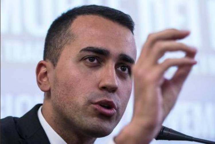 Aquarius, Di Maio: "Macron? Proprio loro parlano..."