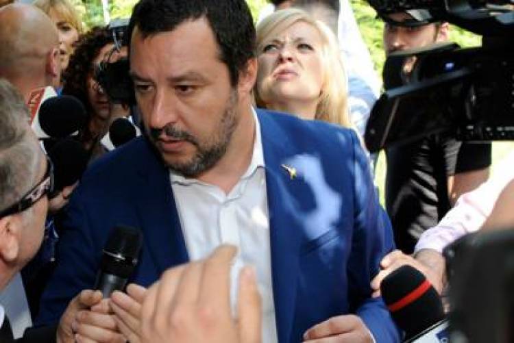 Salvini: "Da luglio meno soldi a chi chiede asilo"