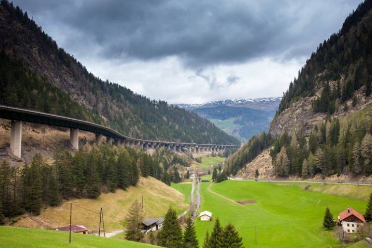 Code e traffico in tilt al Brennero per non pagare l’autostrada
