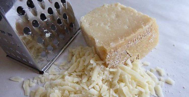 Ecco cosa contiene il Parmigiano Reggiano contraffatto