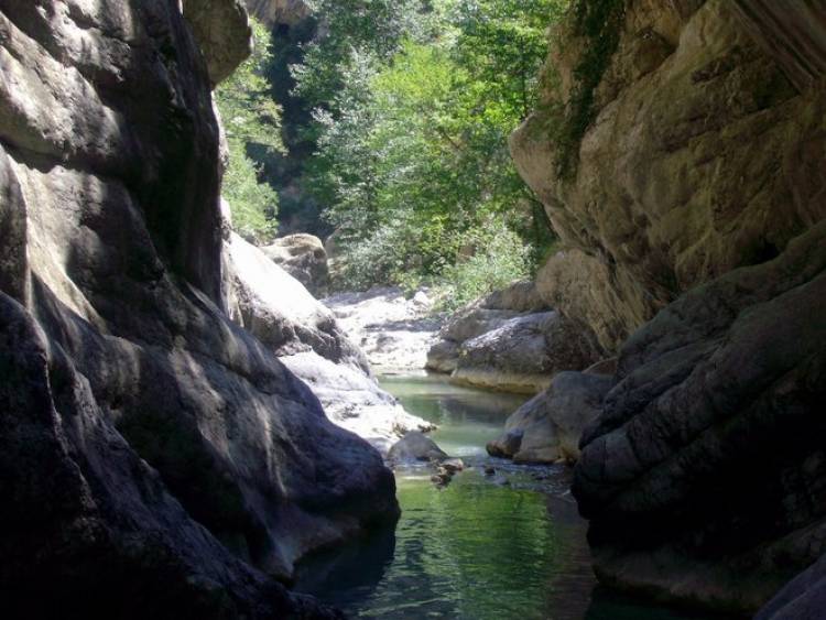 Calabria, torrente Raganello travolge escursionisti: 8 morti.