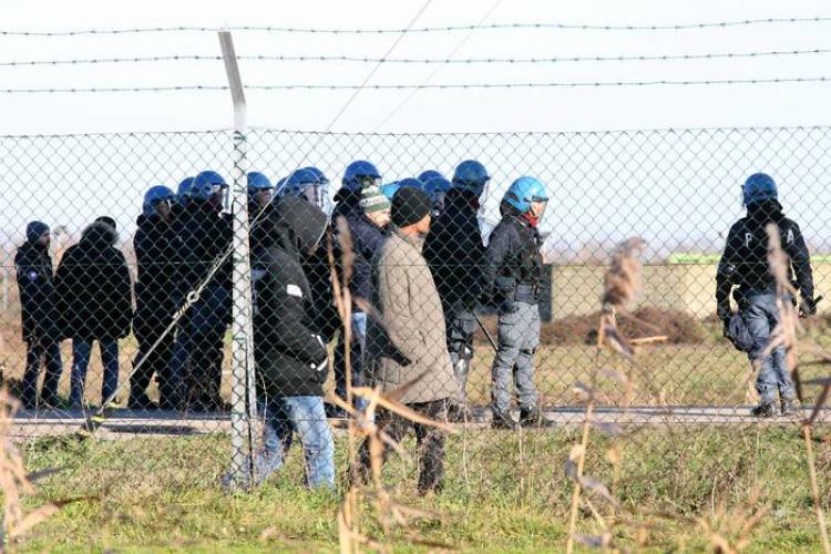 Migranti: ex prefetto, 'fatte schifezze'