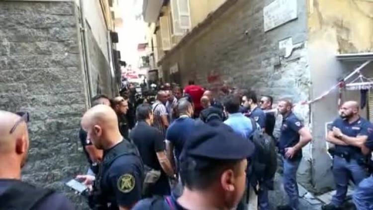 Napoli, arriva l'ufficiale per lo sfratto, esplode la casa: muore una donna, gravi i figli