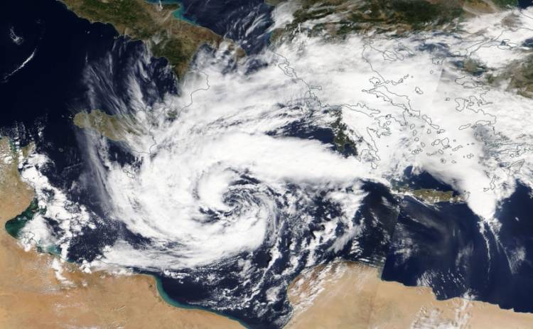 METEO:  Uragano Medicane più forte del previsto, dopo Sud Italia, flagella ora la Grecia a 160km/h