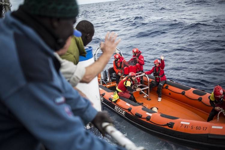 Manovra, nuova stretta sui migranti: via il fondo per l’assistenza sanitaria