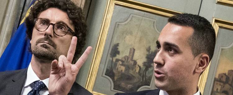 Autostrade, Di Maio: “Le toglieremo a Benetton”. Toninelli: “Aspi pagherà la ricostruzione del ponte Morandi”