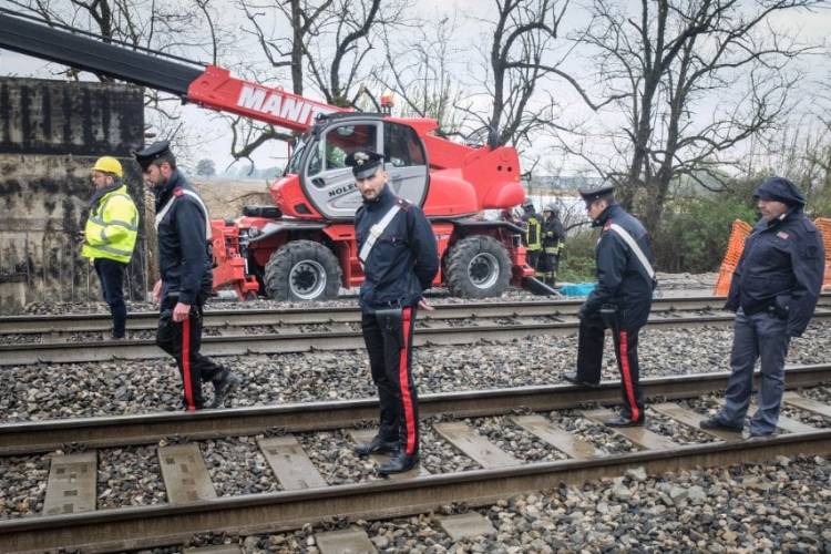 Due operai sono morti in un incidente avvenuto in un cantiere a Pieve Emanuele, in provincia di Milano