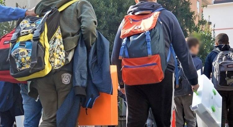 Scuola elementare, abolite note sul registro e sanzioni come l'espulsione