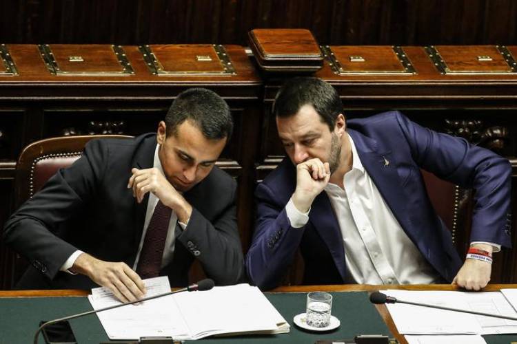 Di Maio: 'Vertice stasera, mi aspetto sì al salario minimo'