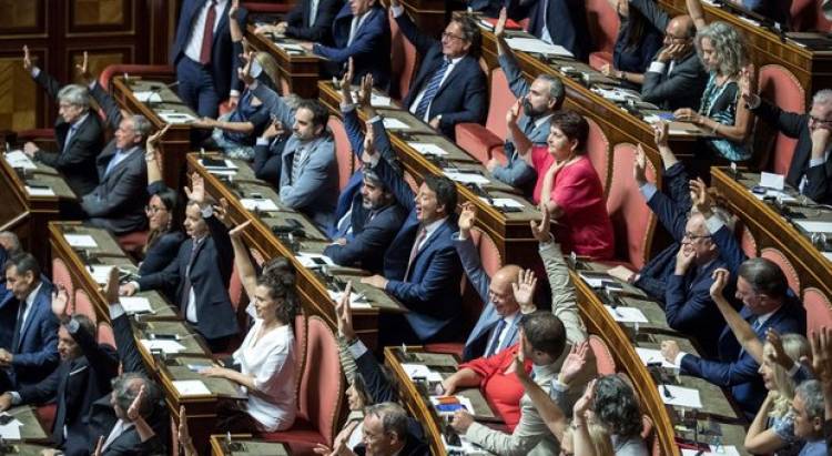 Nuova maggioranza: M5S, Pd, LeU e Autonomie, voto compatto contro il centrodestra