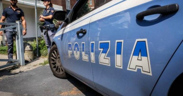 Roma, ragazza di 18 anni trovata impiccata con le mani legate in un parco giochi