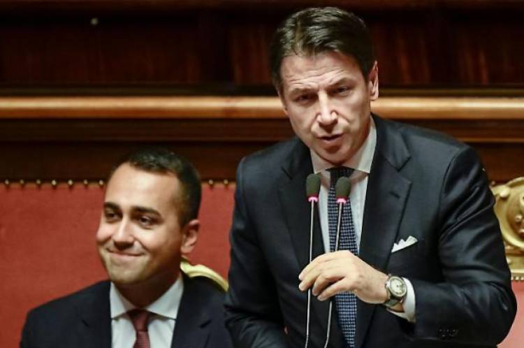 Luigi Di Maio, invasione di campo ai danni di Conte: i ministri grillini tutti riuniti alla Farnesina