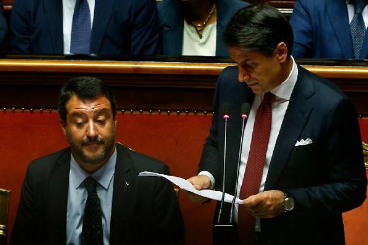 Matteo Salvini assume poliziotti, Giuseppe Conte e il Pd si intestano il merito