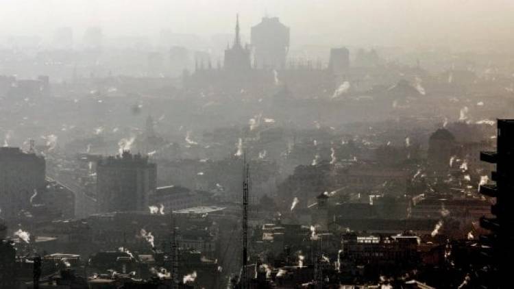 Smog, a Milano "situazione allarmante: siamo in emergenza".