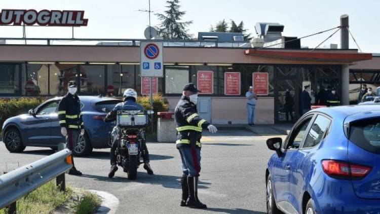 Fase 2, da lunedì spostamenti liberi in regione. Consentito incontrare gli amici ma niente riunioni in casa