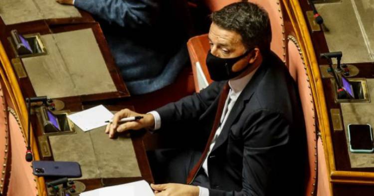 Recovery plan, il ricatto di Renzi a Conte: ridiscuterlo da capo o Italia viva vota contro la manovra. In Senato lo applaude il centrodestra