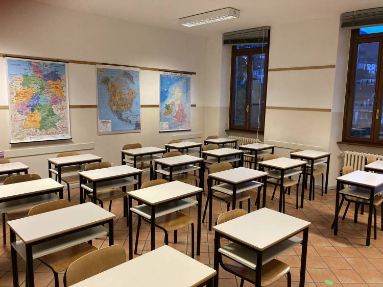 Scuola, in Italia da lunedì probabile Dad per quasi tutti gli studenti